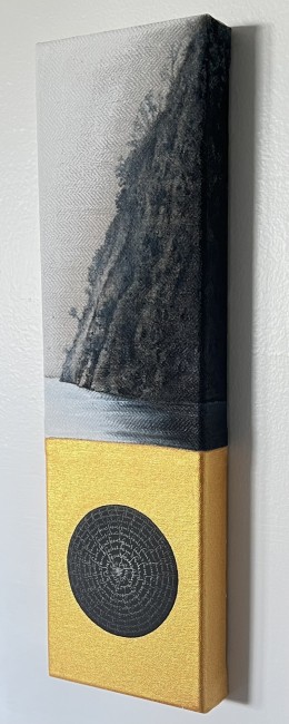 Acrylic on herringbone linen & mixed media on canvas
150 x 500 mm
2025 Alice Blackley