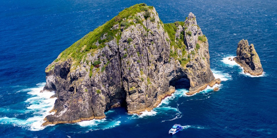 Hole in the Rock cruise in Bay of Islands