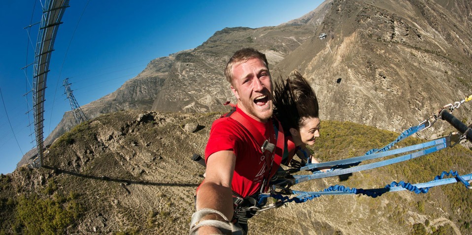 Jumping-tandem-on-the-Nevis-Swing-in-Queenstown